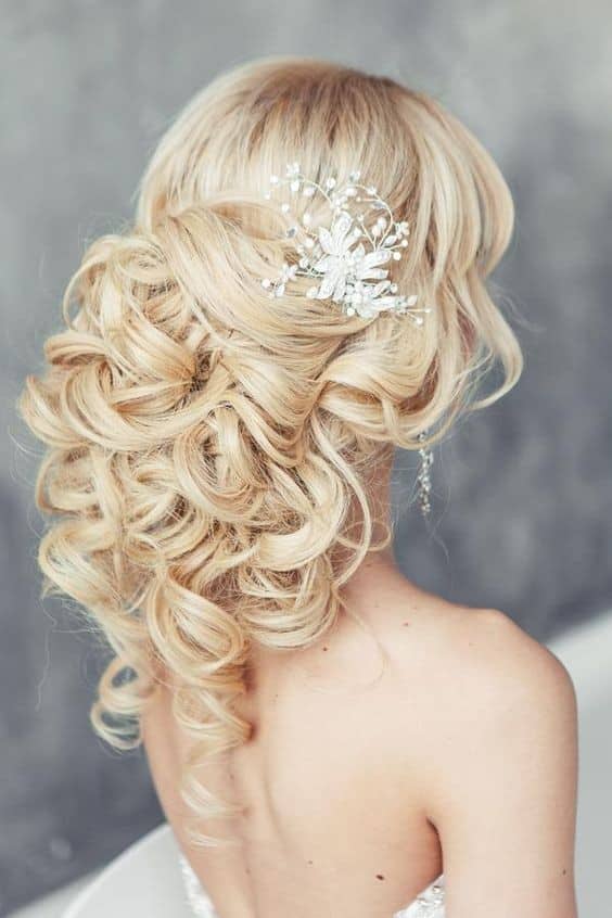 Gorgeous Wedding Hairstyle for Blonde Hair