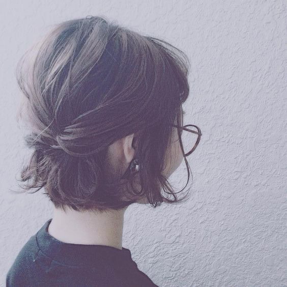 Pretty Half-Up Half-Down Hairstyle for Short Hair