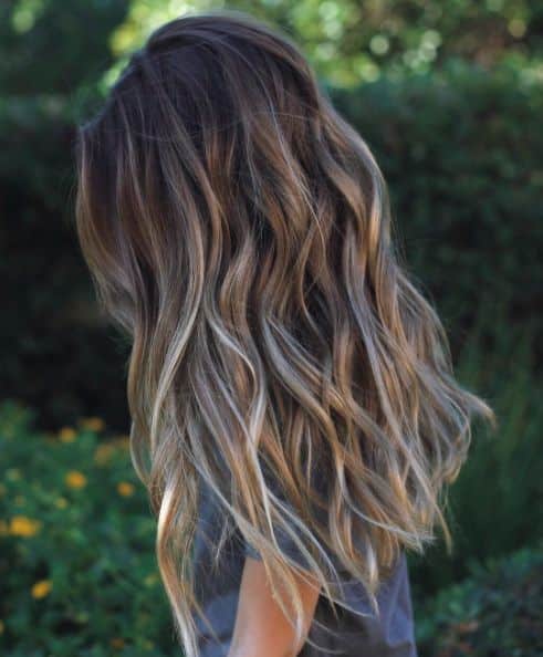 Cute wavy hairstyle for long hair