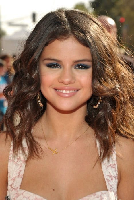 Selena Gomez Medium Hairstyle: shoulder length wavy hair style for women under 30