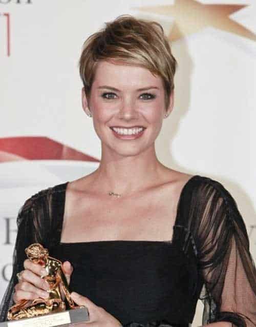 Chic Highlighted Short Hairstyle