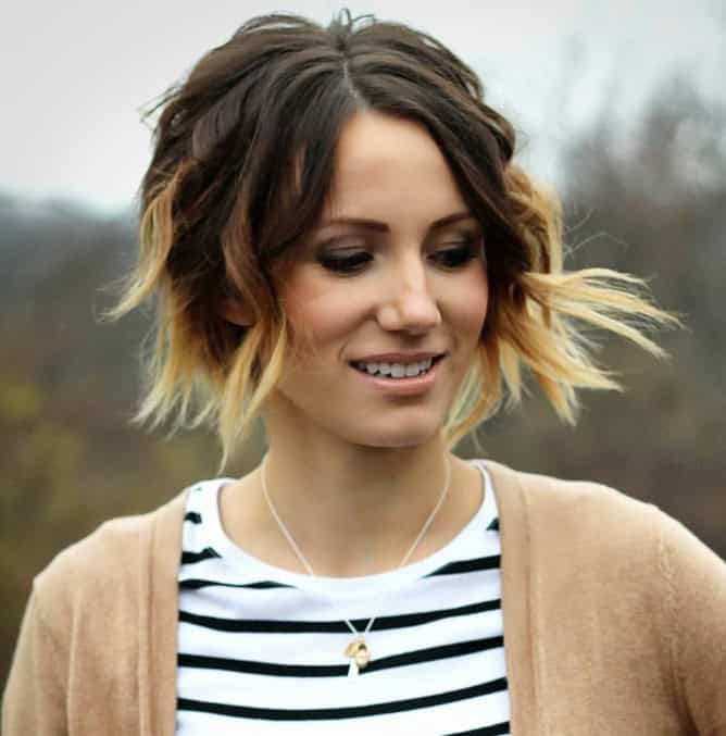 “Messy and wavy” chocolate and blonde ombre bob