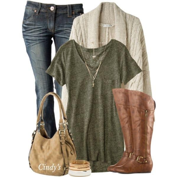 Hot outfits for fall – Off-white cardigan, dark grey V-neck T-shirt and jeans