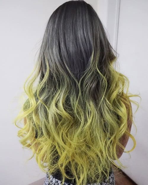 Two Toned Hairstyle for Long Hair – Grey and Yellow Tousled Curls