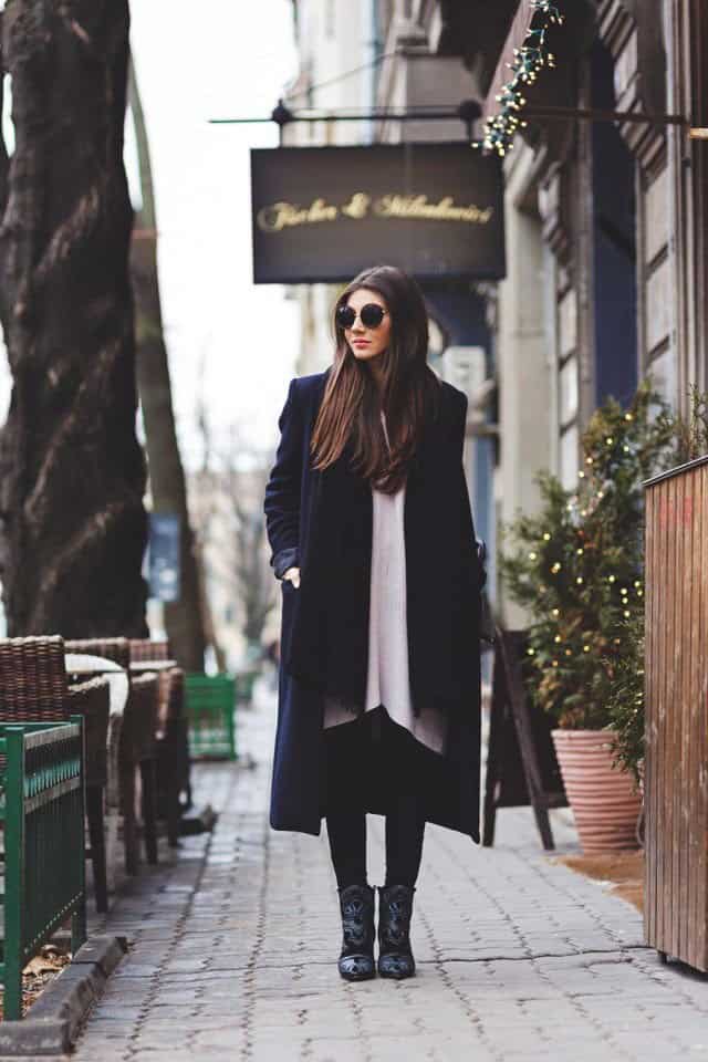 Stylish Black Long Coat Outfit Idea