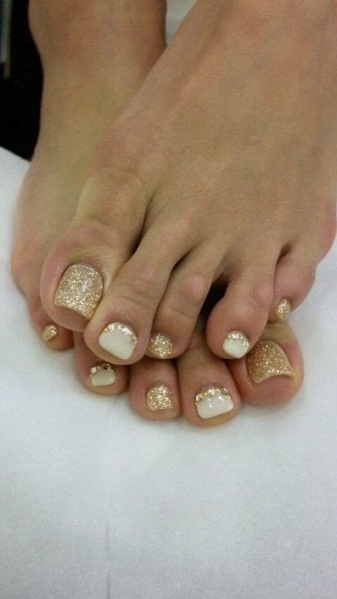 Glitter Golden Toenail Design