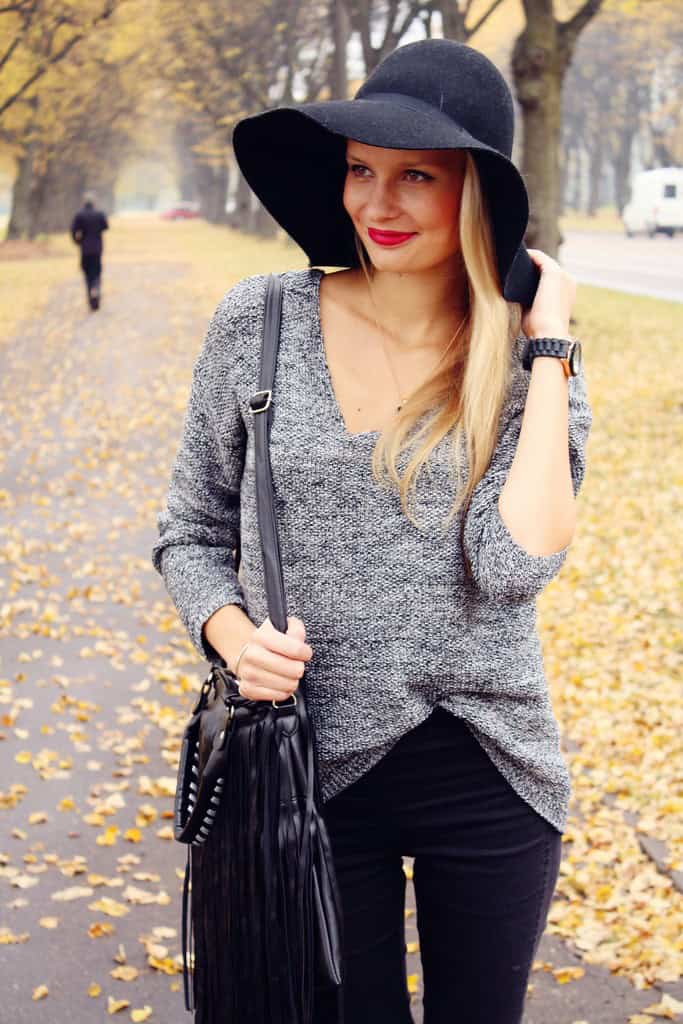 Floppy hat with a sweater