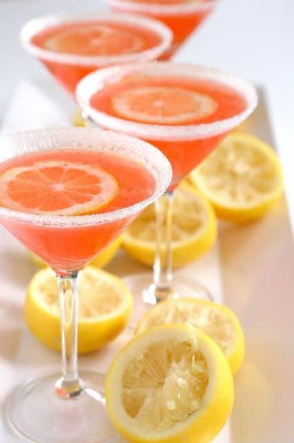 Sparkling strawberry lemonade