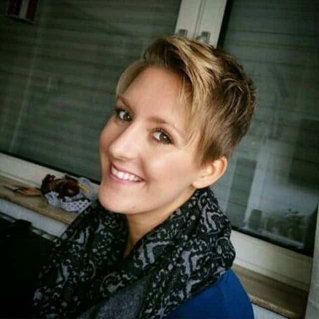 Pixie cut with front highlights