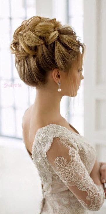 Stunning Updo Hairstyle for Brides