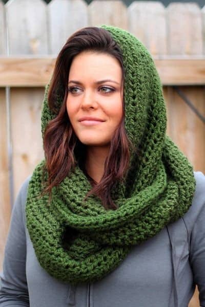 Green cable knit scarf