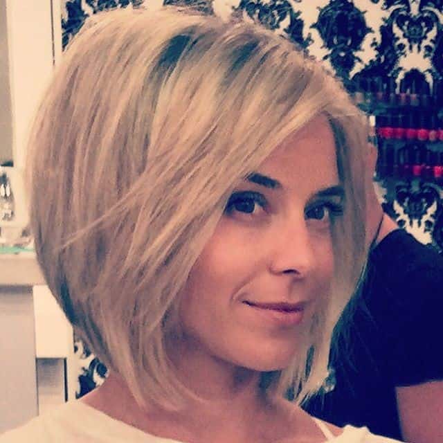 Full graduated bob with long layers for thin hair