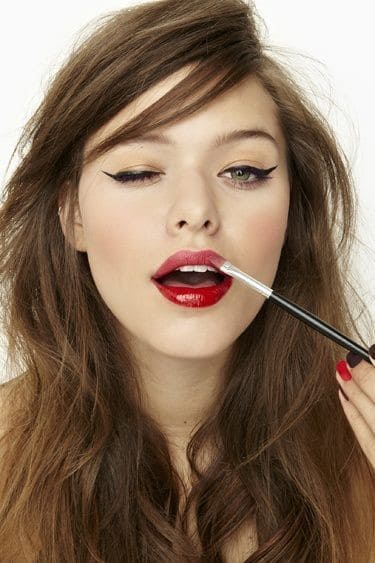 NO2. Red Lipstick Makeup Is Effortless Chic