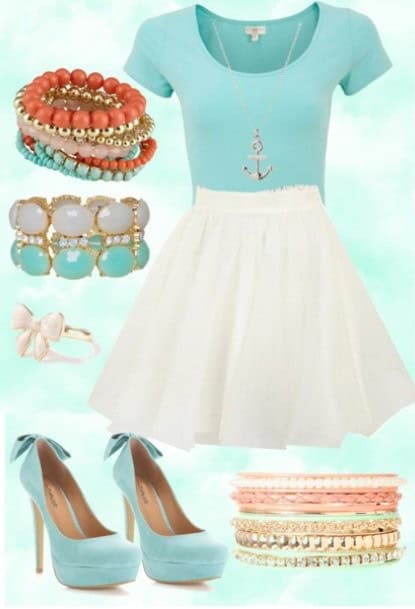 Fitted T-shirt, mini skirt and beaded accessories