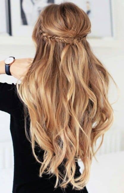 Pretty Long Wavy Hairstyle