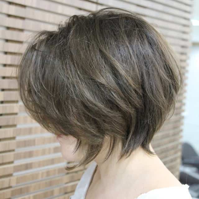 Short wavy bob with longer layers