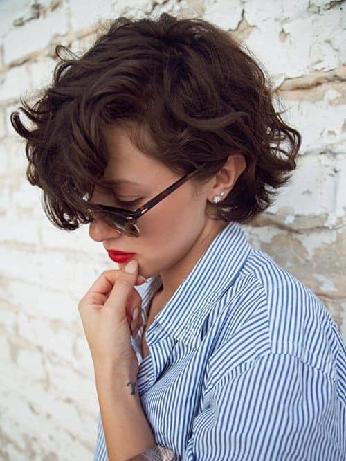 Short-n-wavy long layers bob