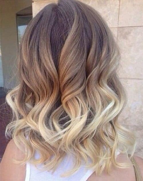 Medium Hair Color Ideas – Brown to Blonde Barrel Curls