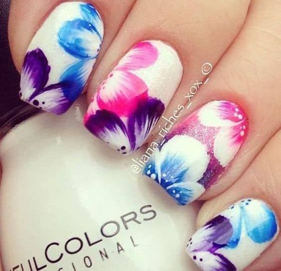 Stylish Floral Nail Design