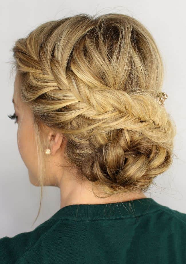 Fishtail updo knot