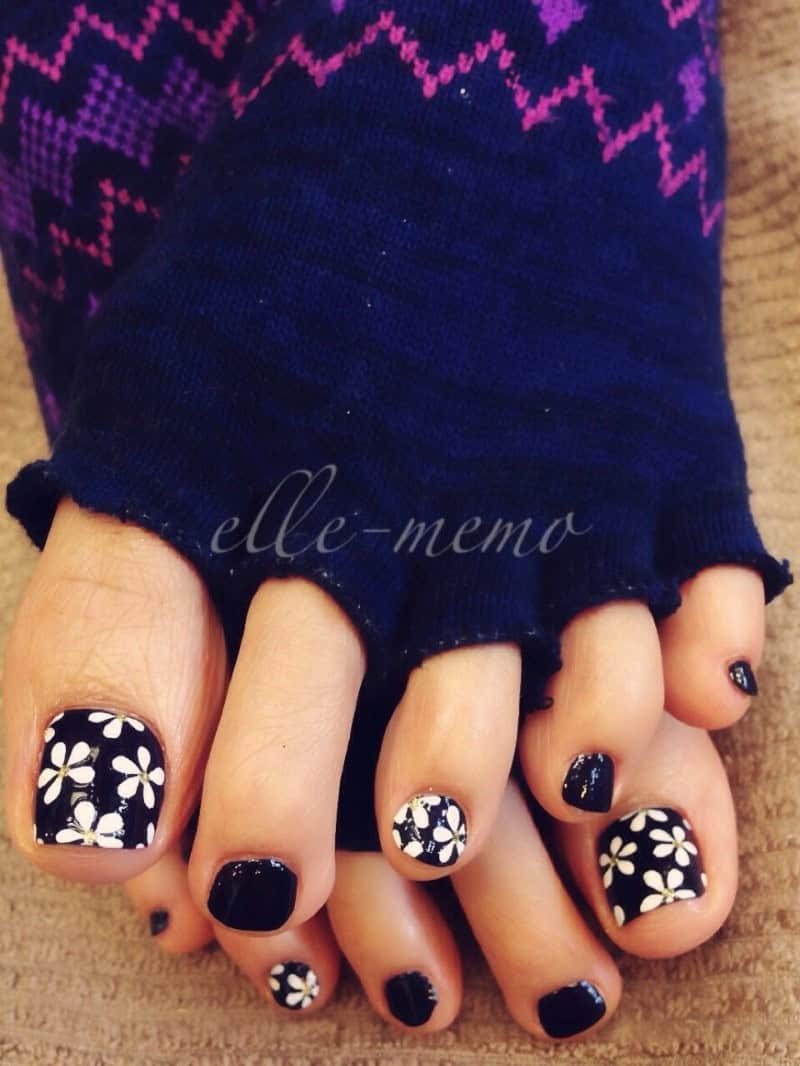 Black and White Floral Pedicure Nail Art