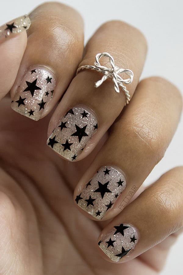 Efflortless Chic Star Nail Design