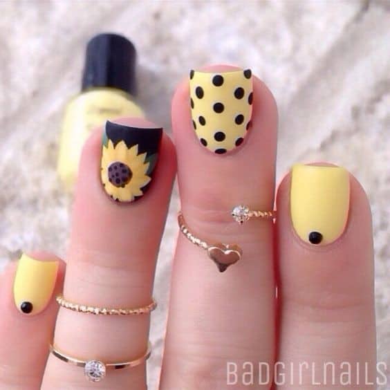 Pretty Sunflower Nail Art