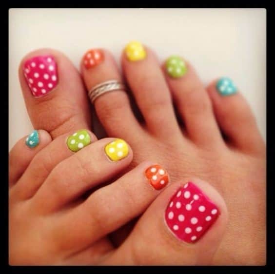 Beautiful Polka Dot Pedicure Idea