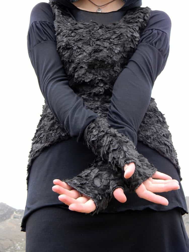 Feather fingerless gloves