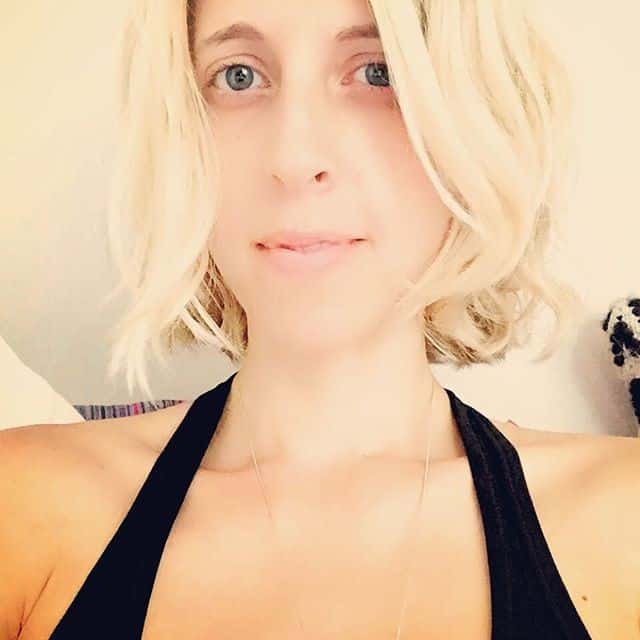 Platinum wavy bob for thin hair