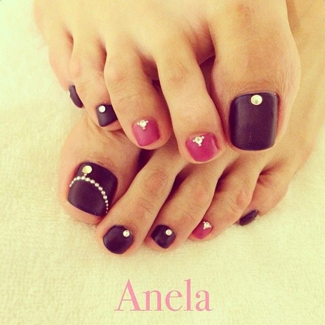 Fashionable Pedicure Nail Design