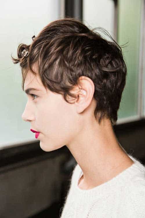 Short-n-wavy layered pixie