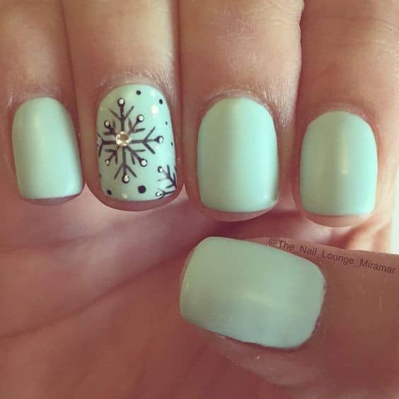 Mint Nail with Flake Ornament