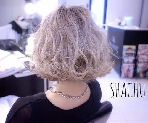 Platinum wavy layered short bob (for thick hair)