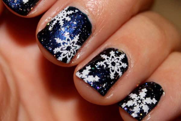 Fabulous Flake Nail Design for Christmas