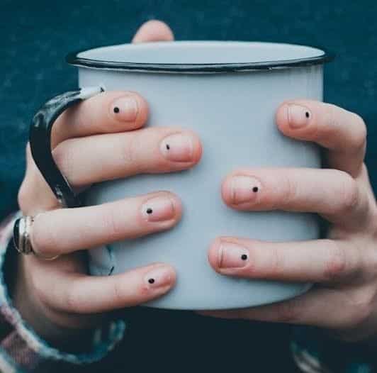 Lazy Nails with One Dot