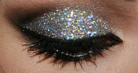 Glittering eyeshadow