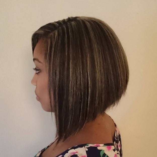 Inverted bob (with streaks)