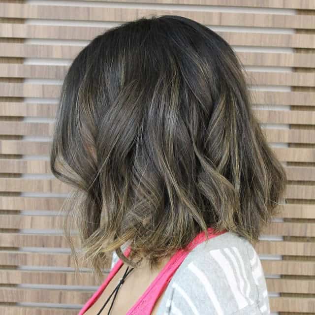 Messy wavy lob with low lights