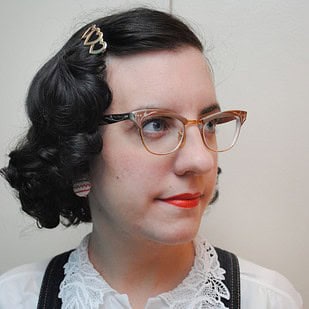 Late ’30s/Early ’40s Librarian Chic Bob