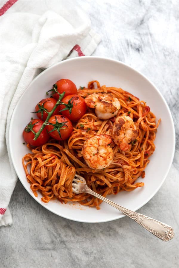 Garlic Butter Tomato Shrimp Linguine