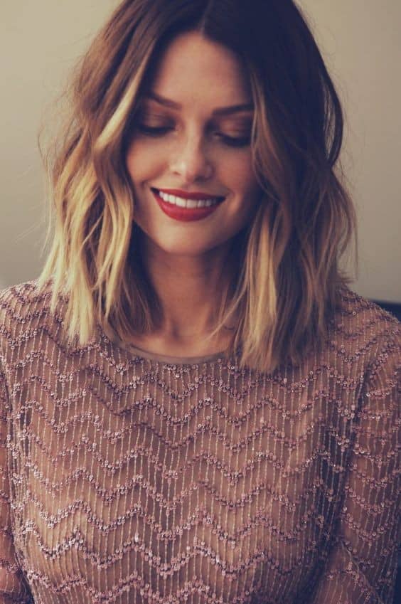 Loosely Curled Brown Bob with Highlights for Women with Thick Hair