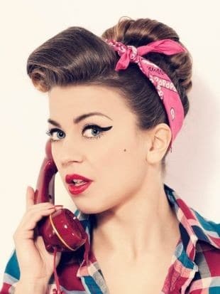 Cute Retro Hairstyle with Headband