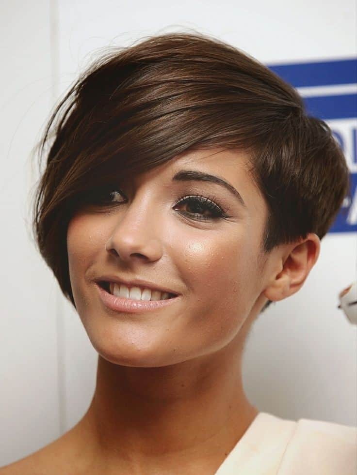 Asymmetrical short bob