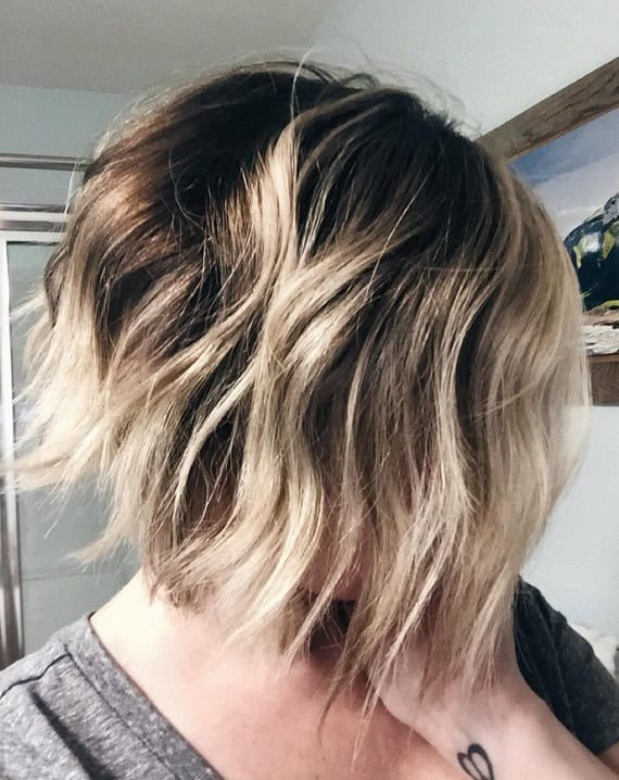 Wavy layered bob