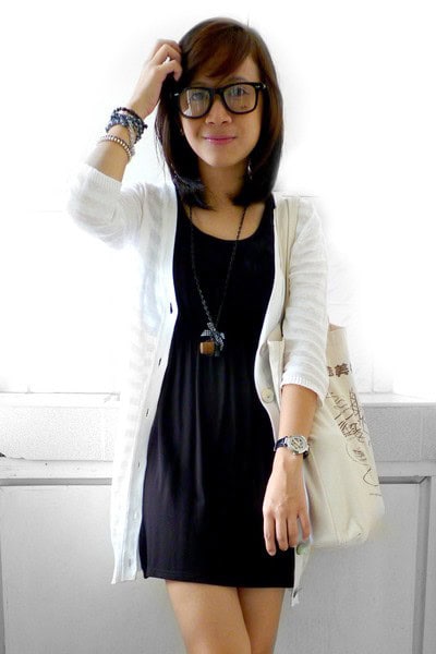 Casual black dress with white accessories