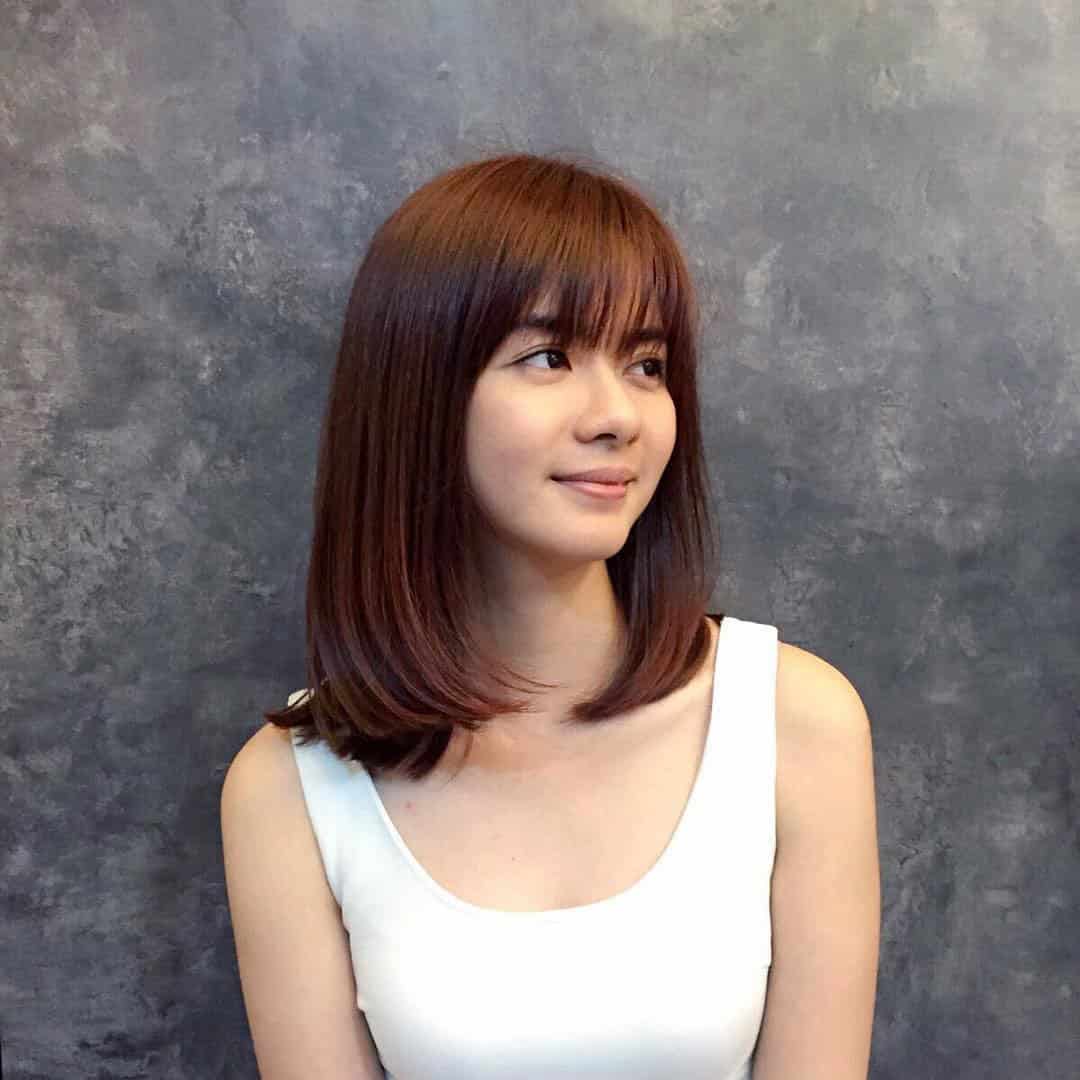 Loosely Curled Brown Bob with Highlights for Women with Thick Hair