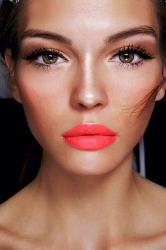 Bright Lipstick Makeup Idea