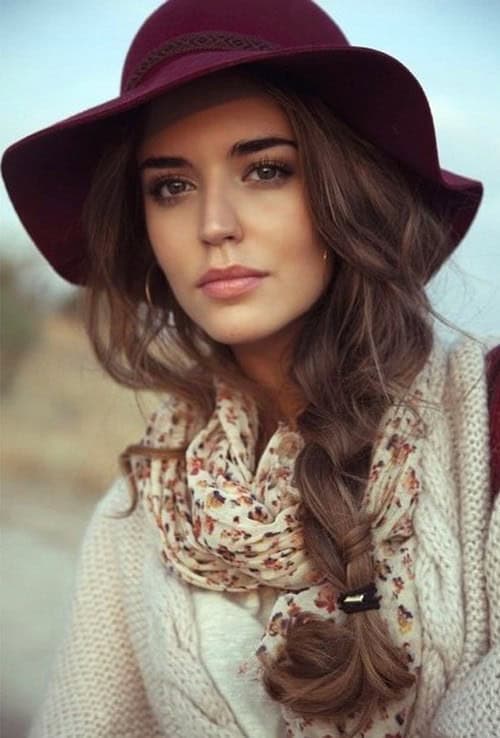 Loose Side Braid with Hat – Hairstyles for Fall