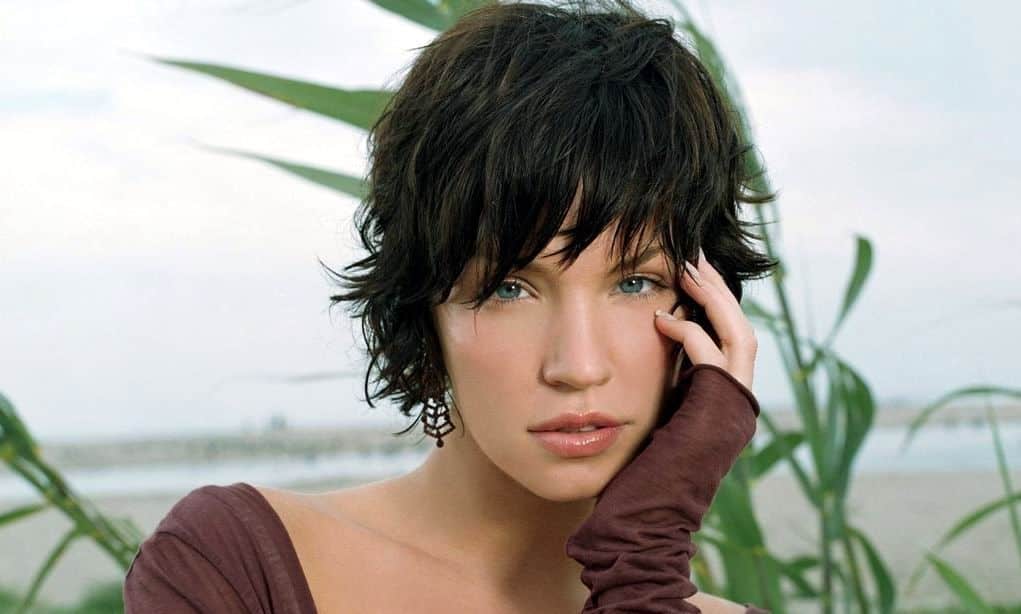 Short wavy shag with bangs